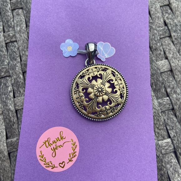 LIA SOPHIA Jaquard Pendant 🟡🟤 - Picture 12 of 14